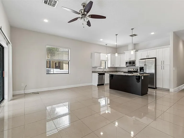 2311 W Aileen St — Photo 17