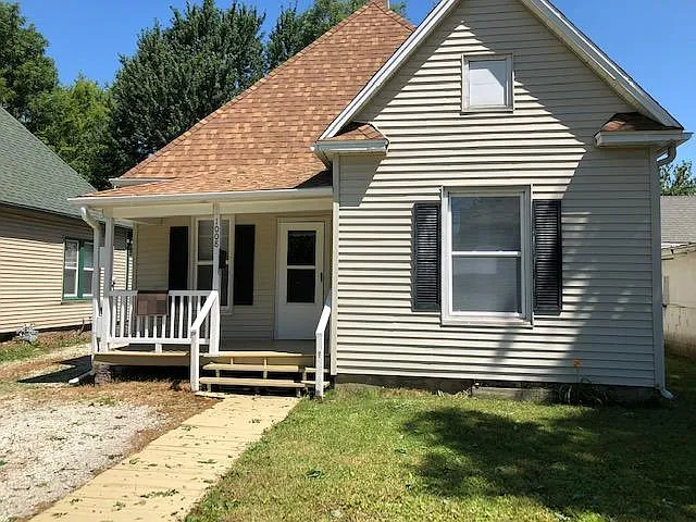 1008 E Main St photo 1