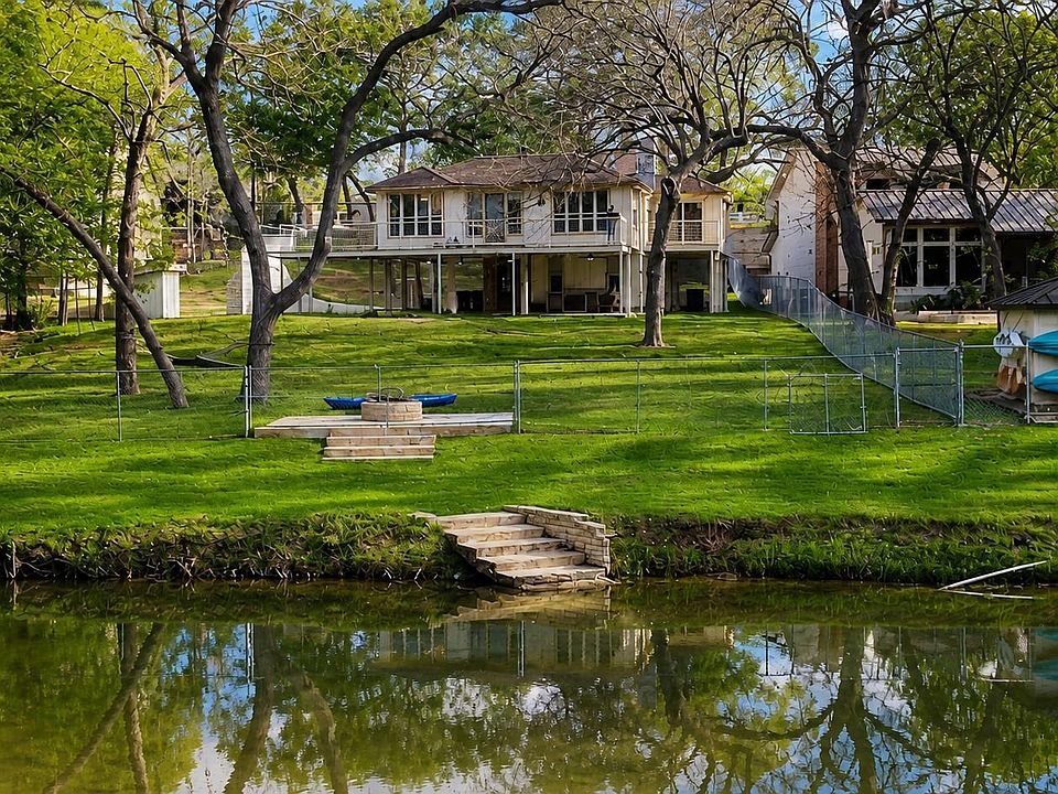 1st image of 716 River Cliff Dr