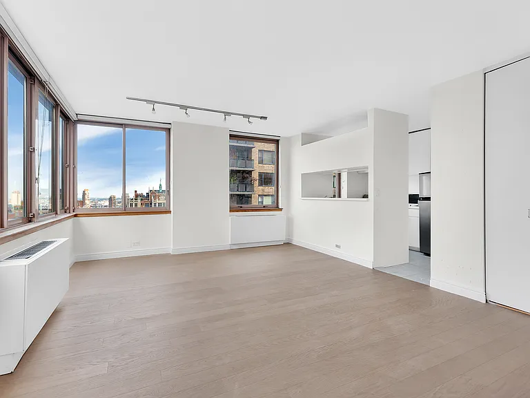 235 E 40th St #30G — Photo 1