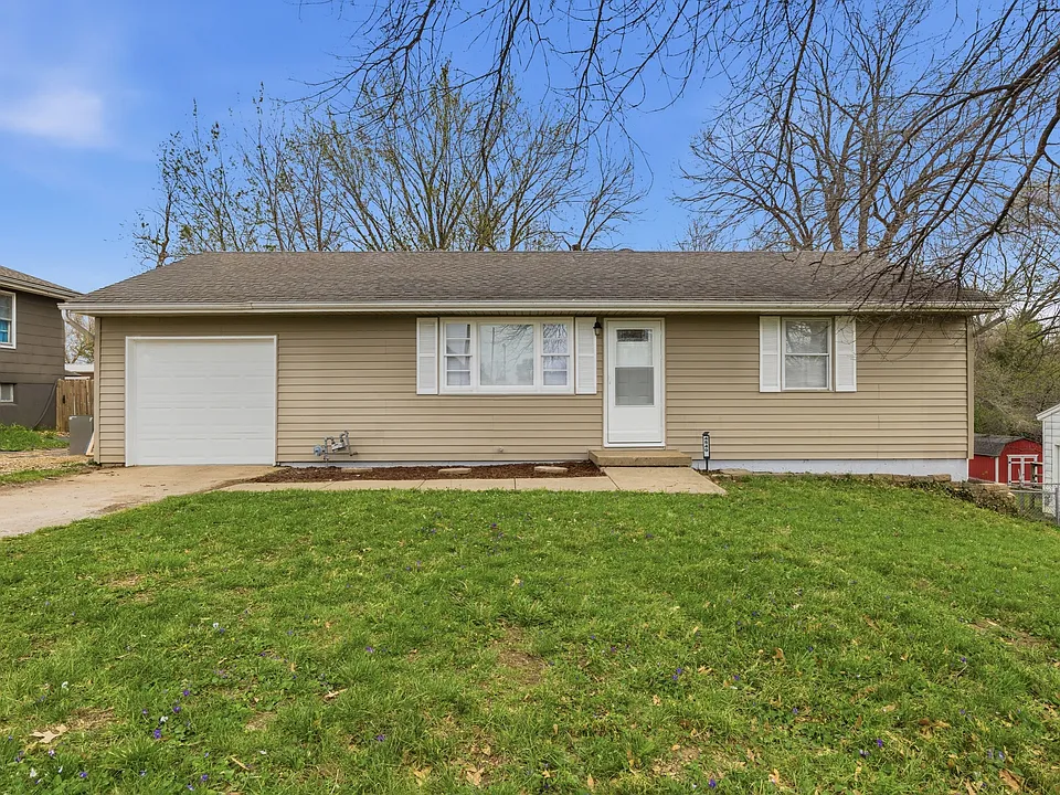 4540 NE 44th Ter