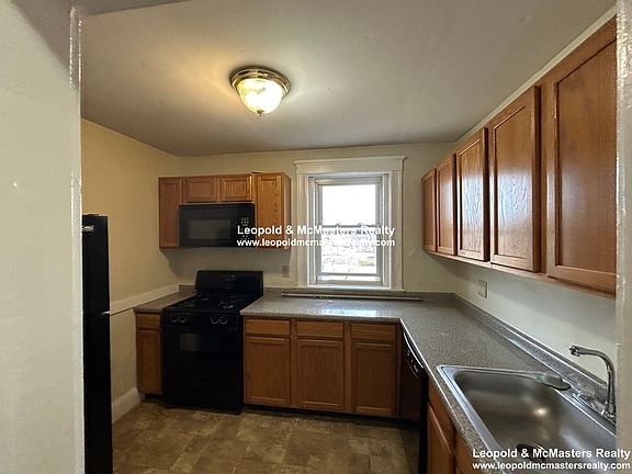 4th image of 14 Russell St #15A