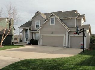 1028 SW Sunflower Dr, Lees Summit, MO 64081