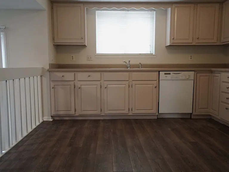 2205 Parliament Dr — Photo 7