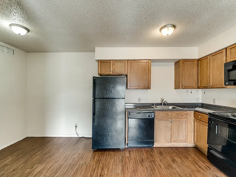 106 E Cedar St #8 — Photo 12