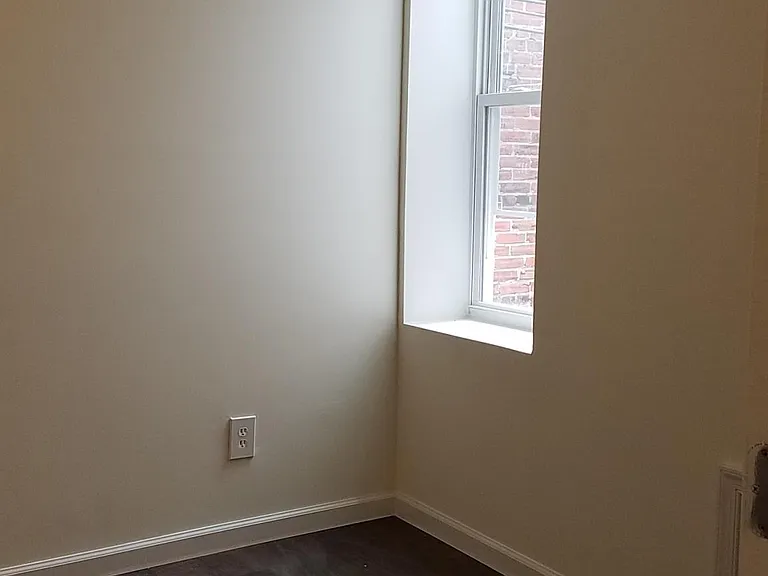 5557 Walton Ave — Photo 7