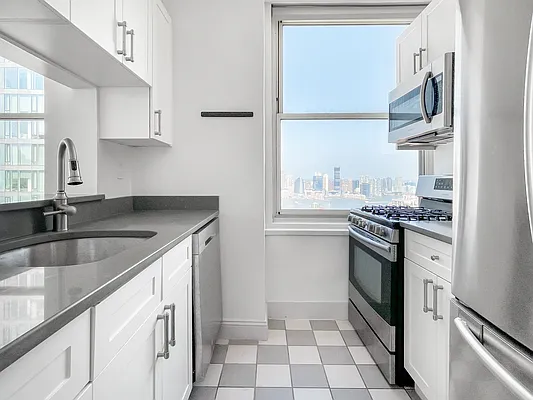 Rented by Compass | media 9