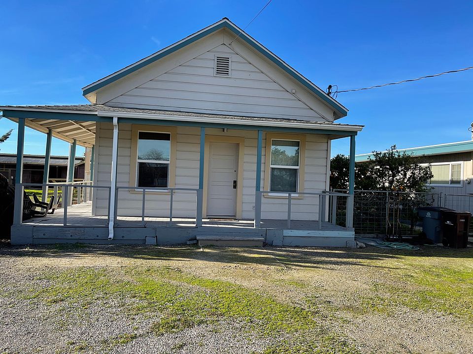 FRONT OF HOUSE
