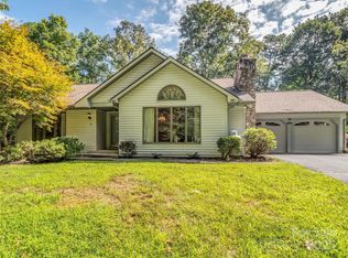 1695 Skyland Dr, Sylva, NC 28779