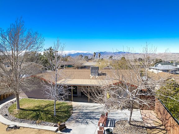 3rd image of 7439 Hermosa Ave