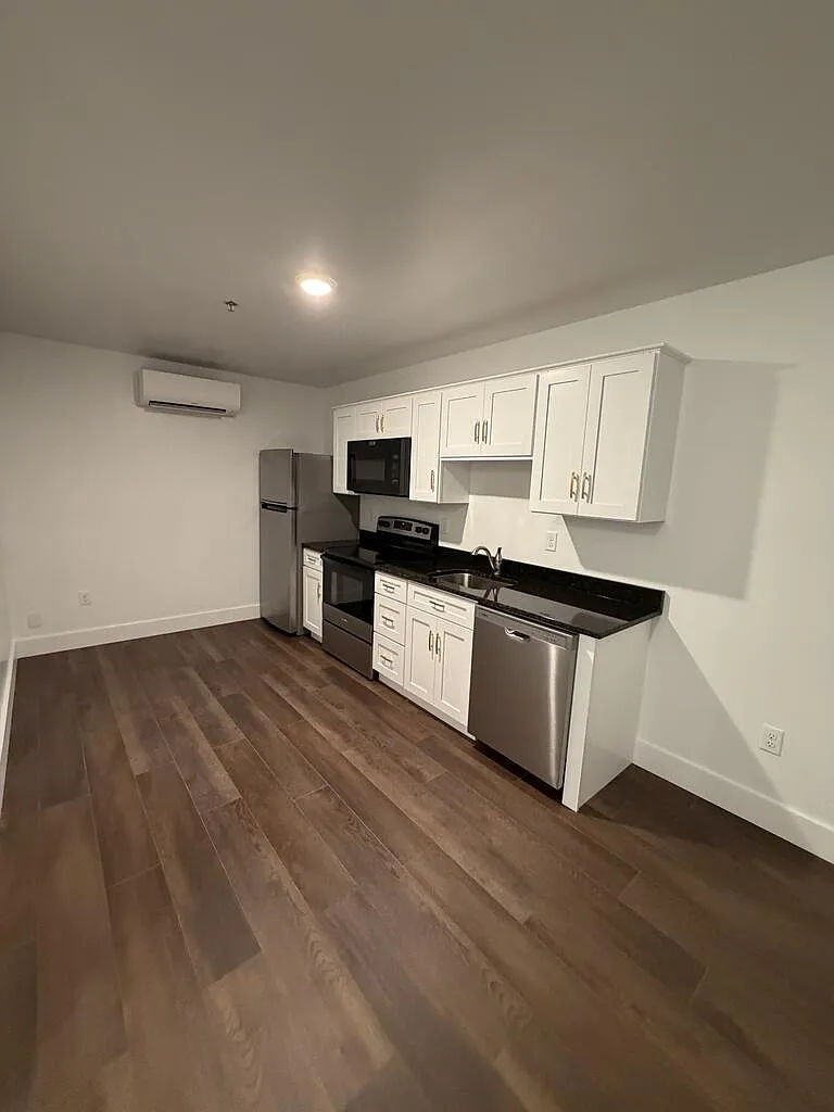 1 bed, 1.0 bath, 520 sqft, $1,100 — Photo 2