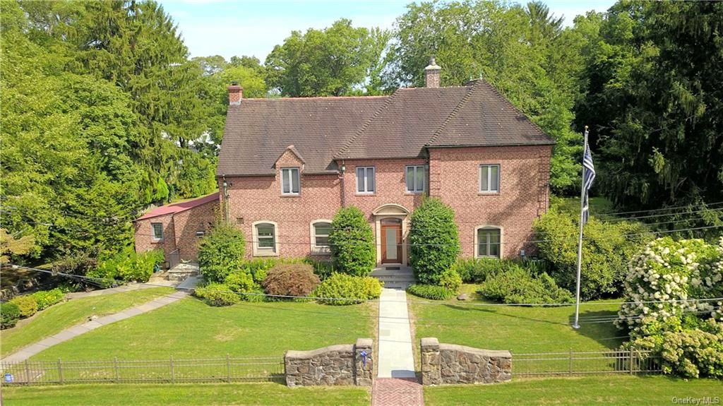 4 Bed 5 Bath Property, New York • 3,808 Sq Ft