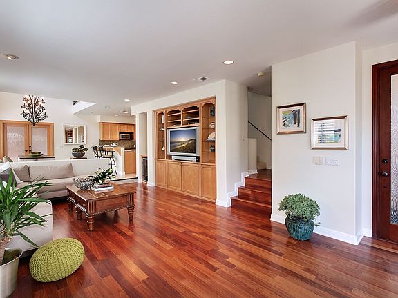 Open Floor Plan, 10ft High Ceilings