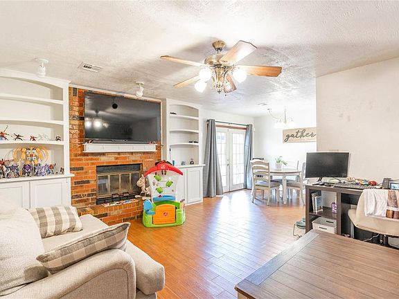 3rd image of 825 N Tiffany Court Way