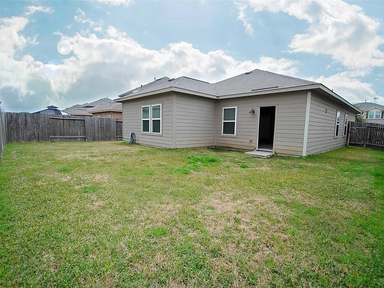 7019 Hazelnut Ln — Photo 30