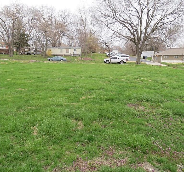 2nd image of N Willow St