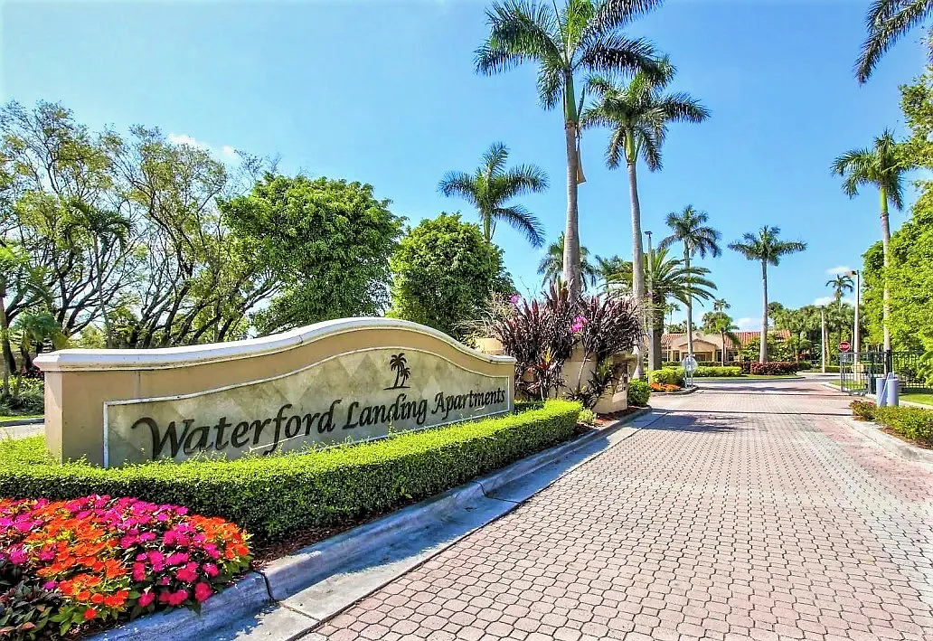 WATERFORD LANDING APARTMENTS — Photo 4