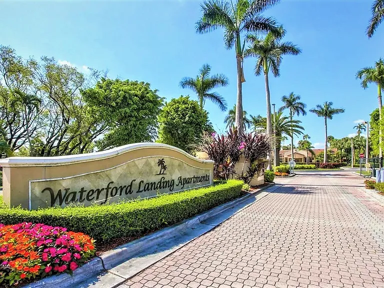 WATERFORD LANDING APARTMENTS — Photo 4