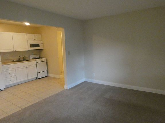 4th image of 1009 Southpark Dr APT 6