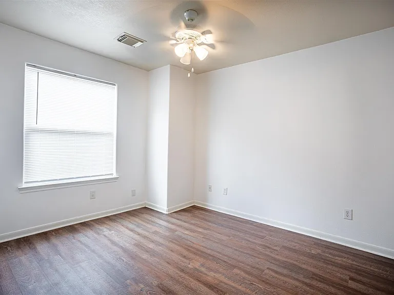 2220 Naomi St — Photo 21