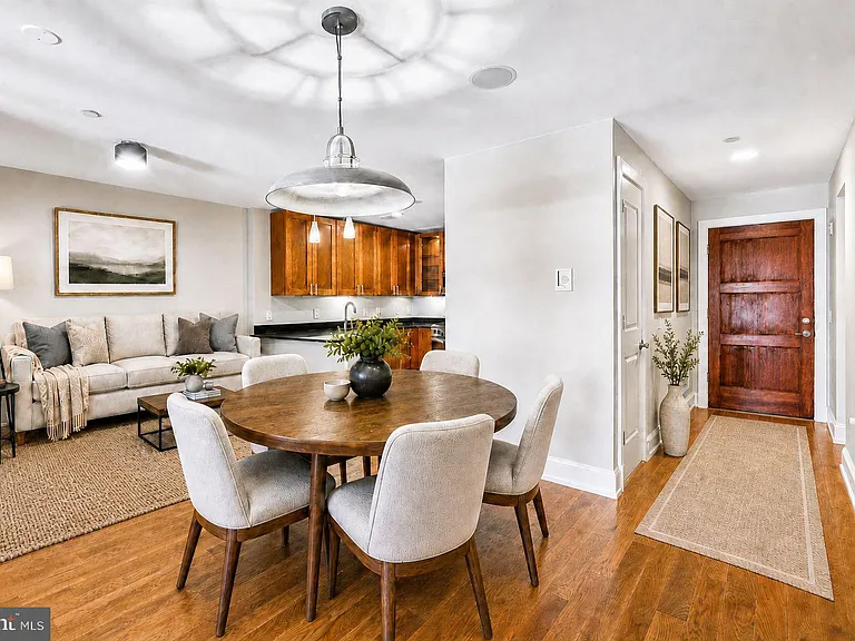 215 I St NE #103 — Photo 4