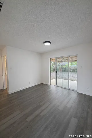 324 Deborah Dr — Photo 5