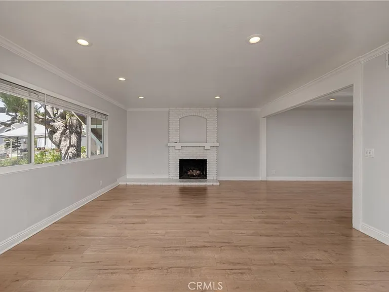 2336 La Linda Pl — Photo 6