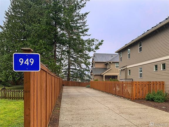4th image of 949 Se Symmons Pl