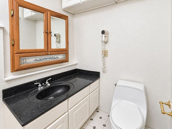 5th image of 2616 SW 4th Pl APT A