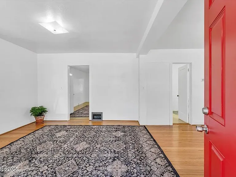 1145 Seminary Ave — Photo 4