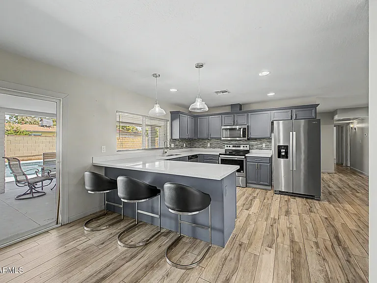 10217 N 37th Ave — Photo 9