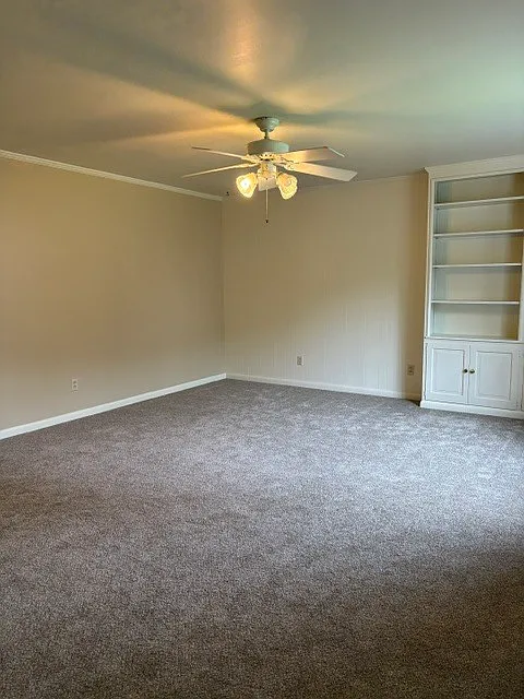 420 E Summit St — Photo 4