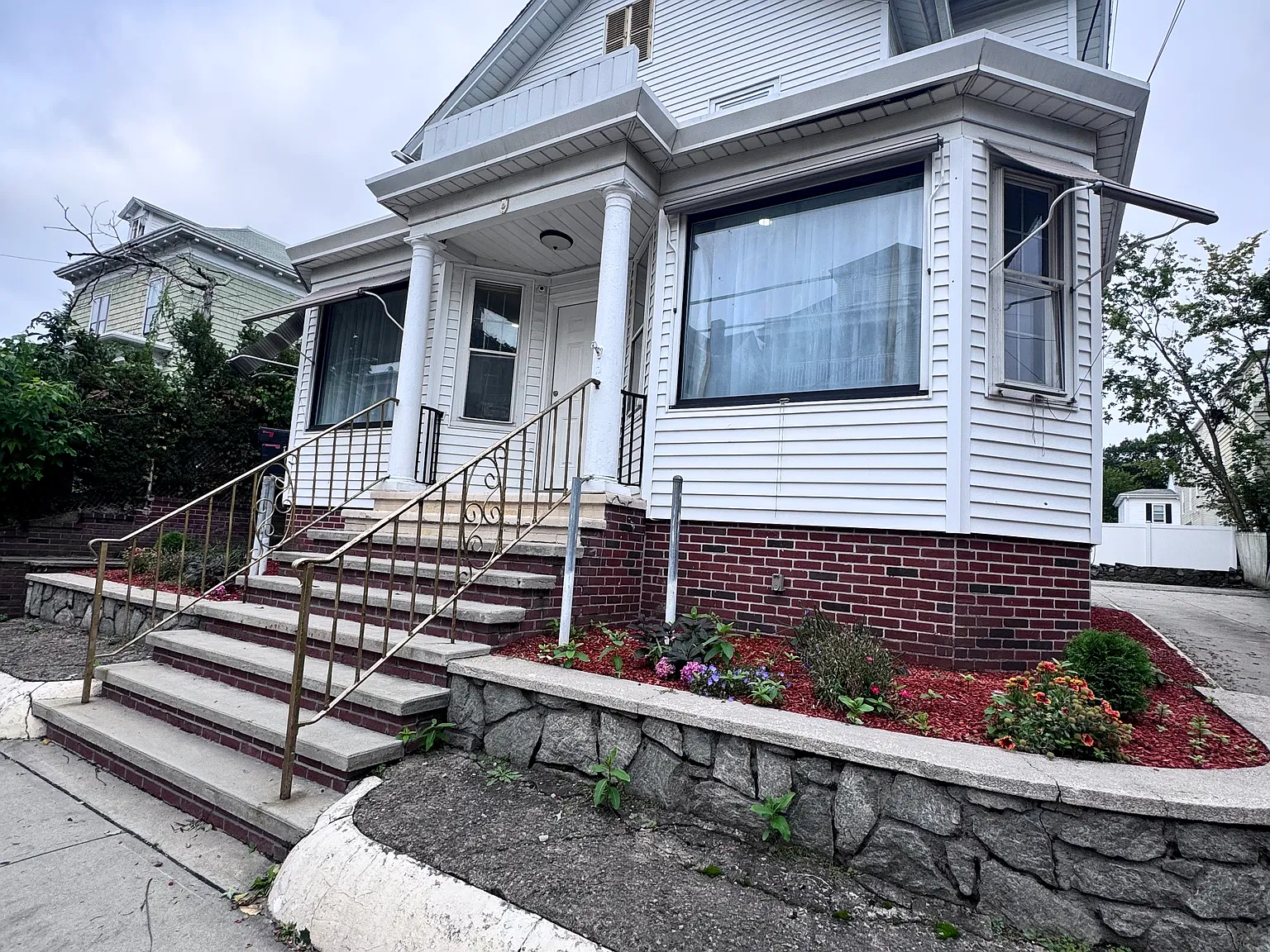 4 bed, 1279 sqft, $2,900 — Photo 2