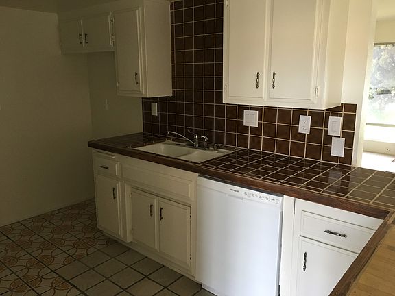 5th image of 707 Ivywood Dr