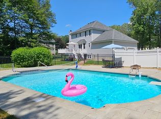 3 Wildflower Dr, Sutton, MA 01590