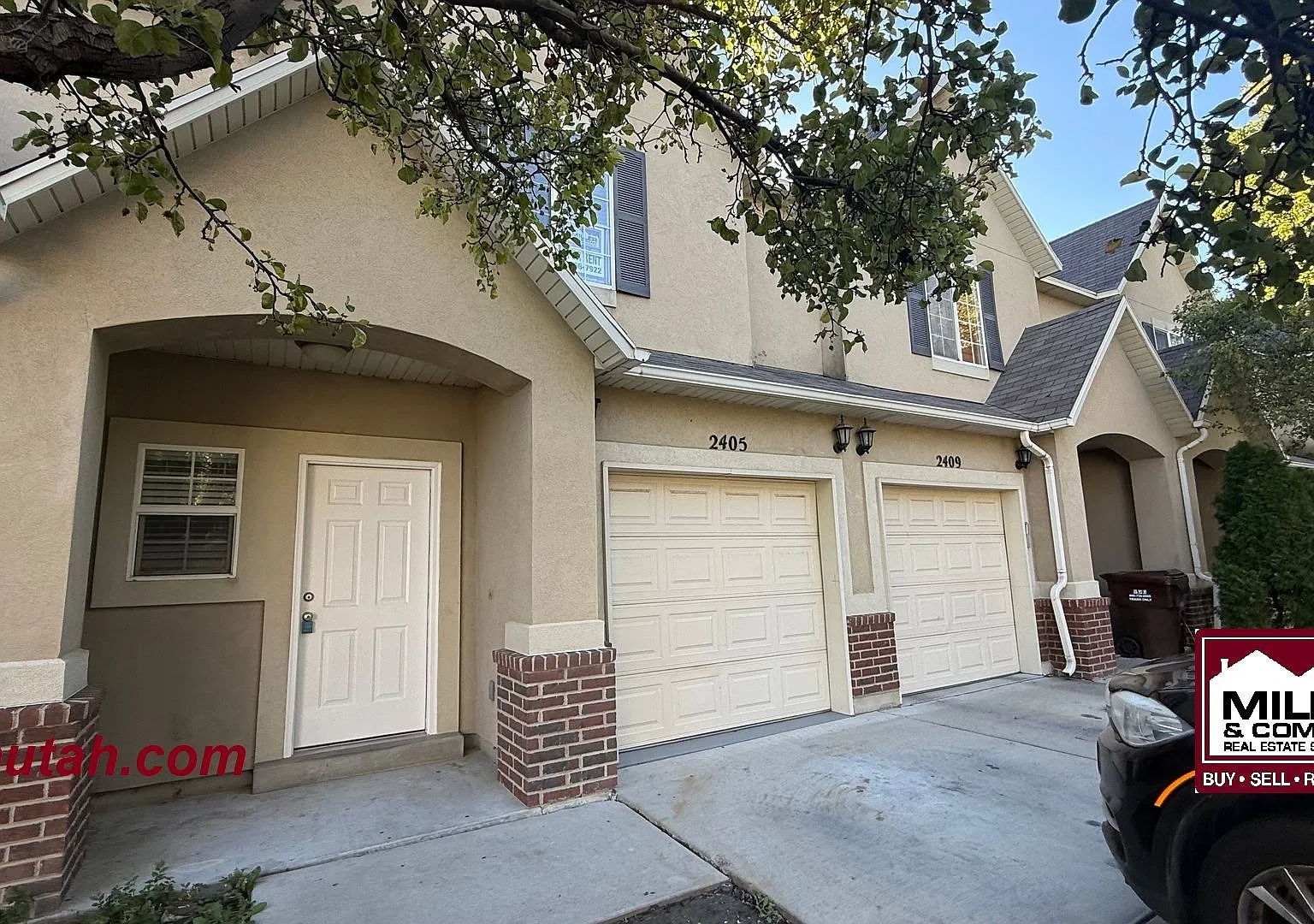 Cute Toewnhouse in a Gated Community — Photo 1