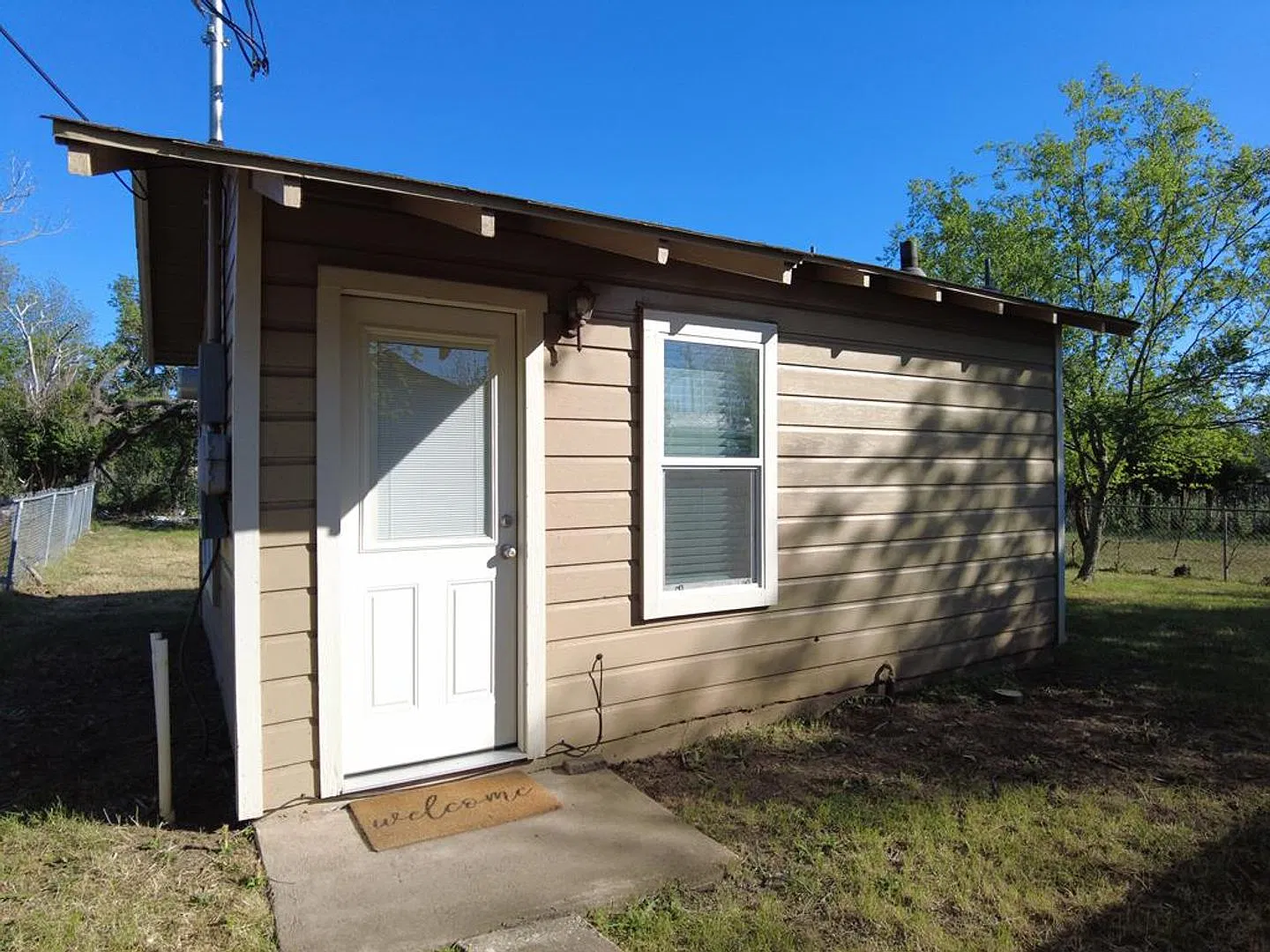 For Lease!! Nice Studio — Photo 1