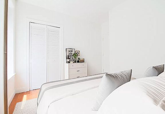 4th image of 107 Christopher St #21A