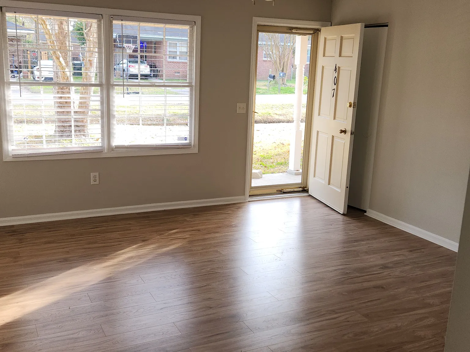 3 bed, 1100 sqft, $1,850 — Photo 2