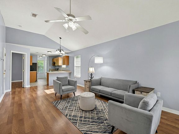 4th image of 637 23rd St #B