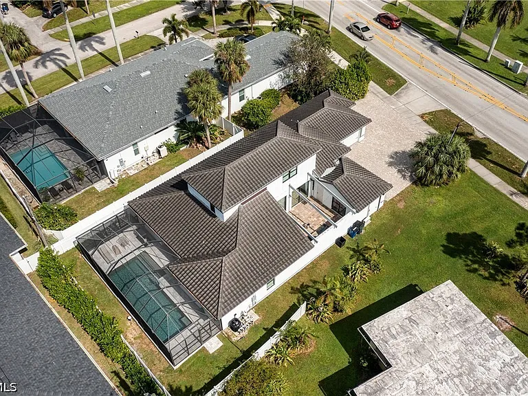 10600 McGregor Blvd — Photo 1