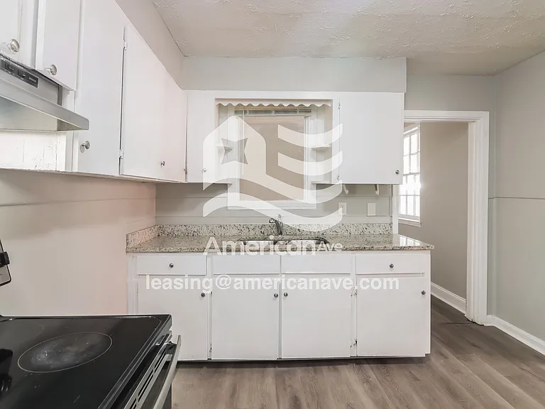 1251530_006_kitchen_7.jpg
