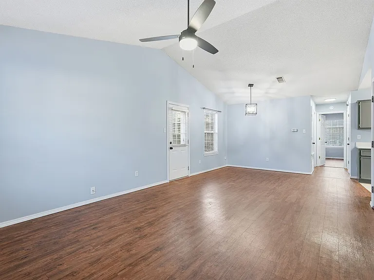 1201 Copper Creek Dr — Photo 3