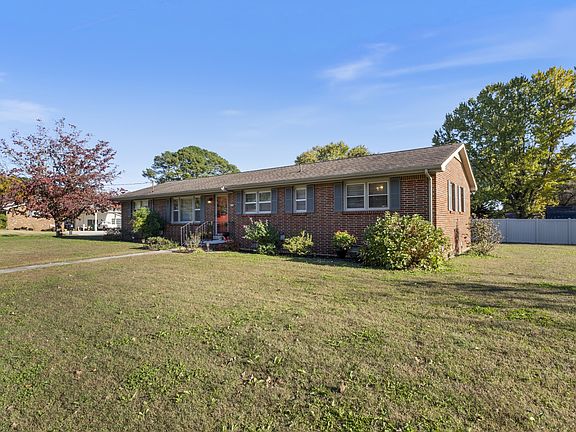 3rd image of 210 E Petty Ln