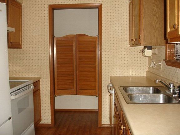 4th image of 205 Canfield St
