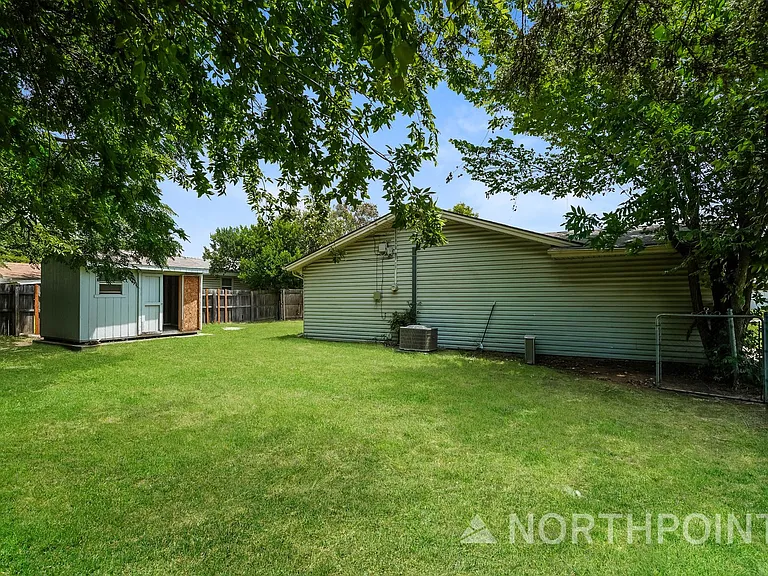 736 Treadwell Dr — Photo 15