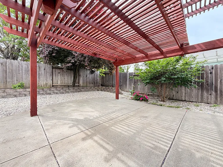 961 Celestine Cir — Photo 31