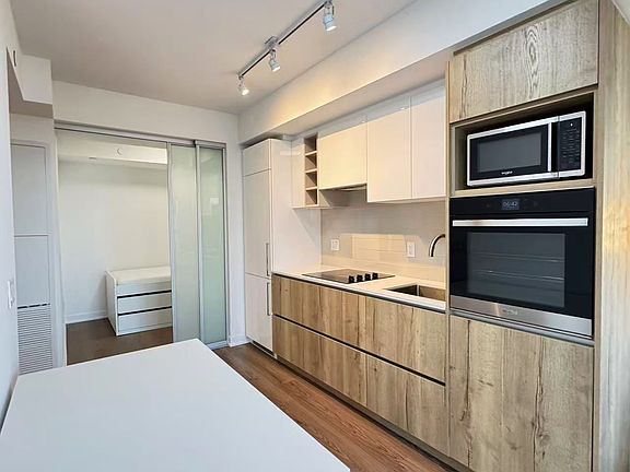 3rd image of 319 Jarvis St #3801