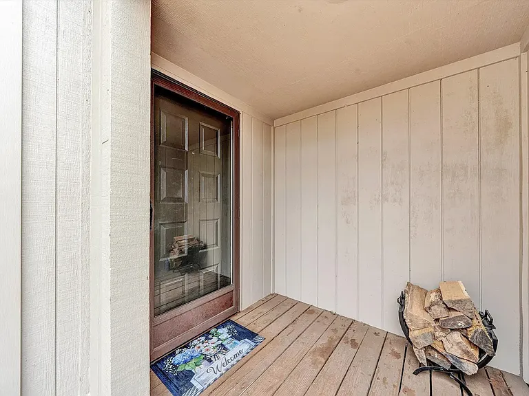 7122 Woods Crossing Dr — Photo 3