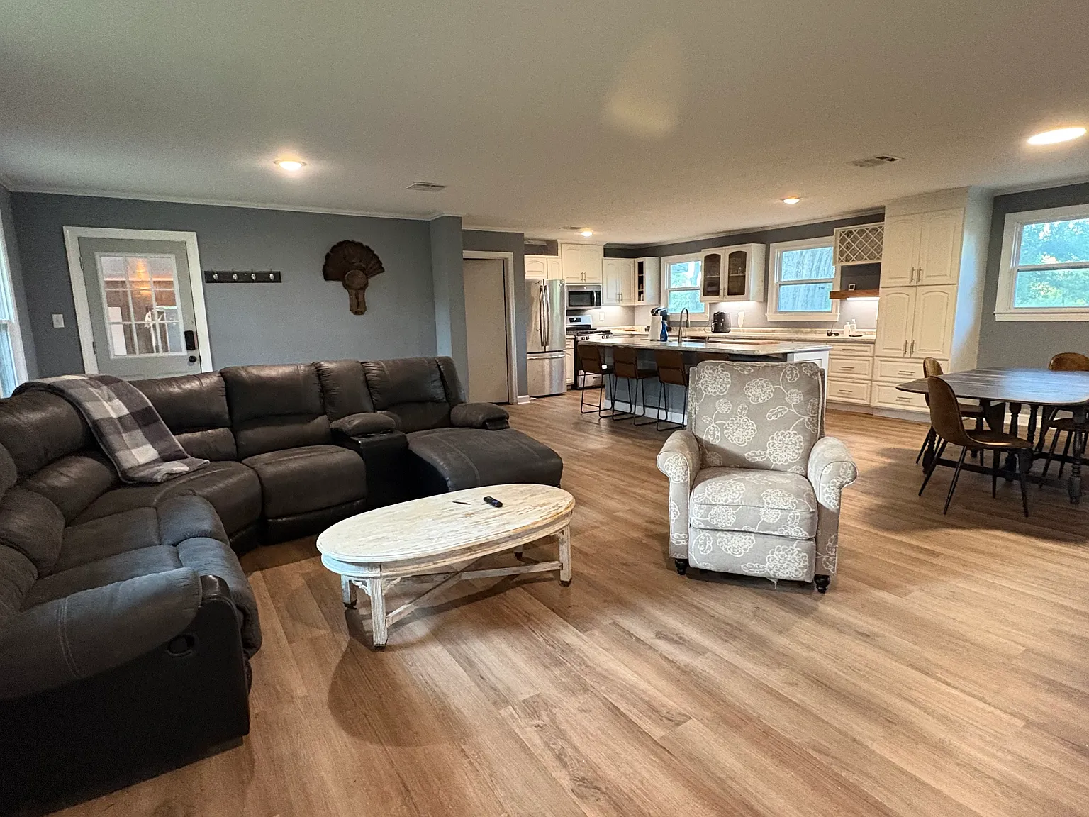 4 bed, 3461 sqft, $5,500 — Photo 2